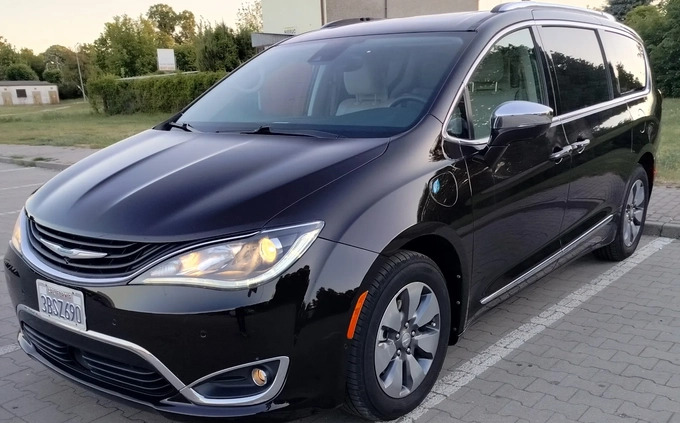 Chrysler Pacifica cena 129000 przebieg: 115000, rok produkcji 2017 z Lublin małe 277